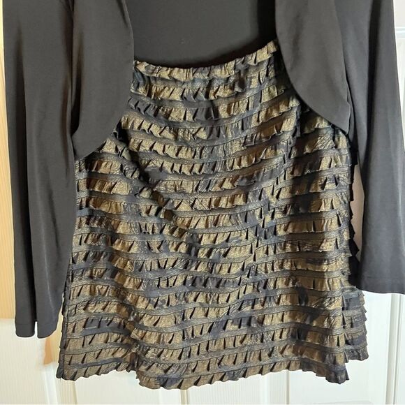AGB Blouse - Very Flattering!  Great‎ Colors.  Size Large. Excellent Condition. - Picture 3 of 5